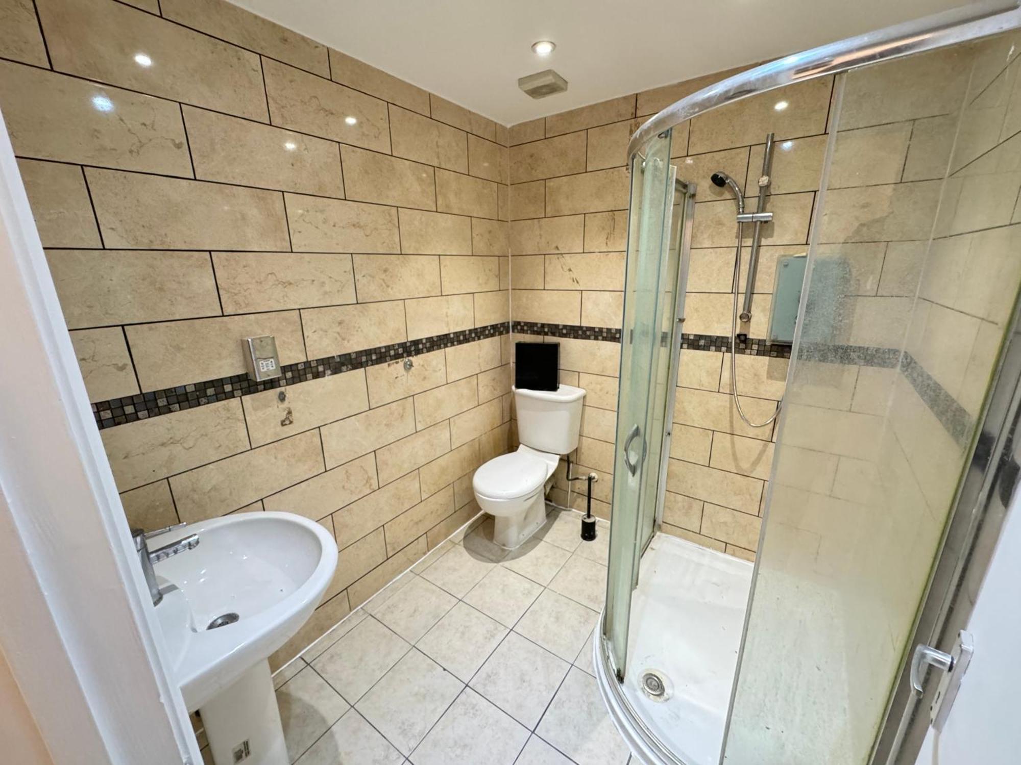 One Bedroom Flat 2nd Floor Victoria * Londen
