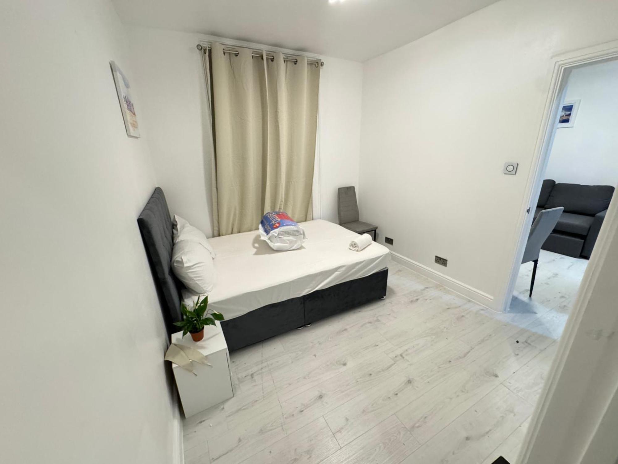 One Bedroom Flat 2nd Floor Victoria Londen